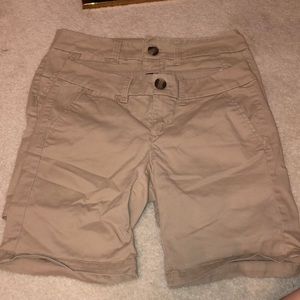 american eagle khaki bermuda shorts